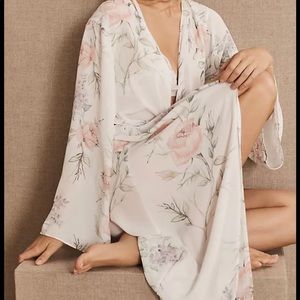 Homebodii Barclay Robe Anthropologie pajamas floral white XS